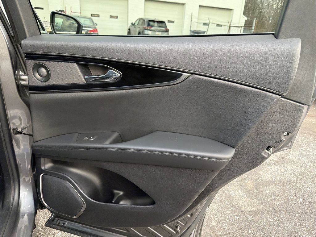 Certified 2021 Lincoln Nautilus Reserve w/ Cargo Utility Package image 16