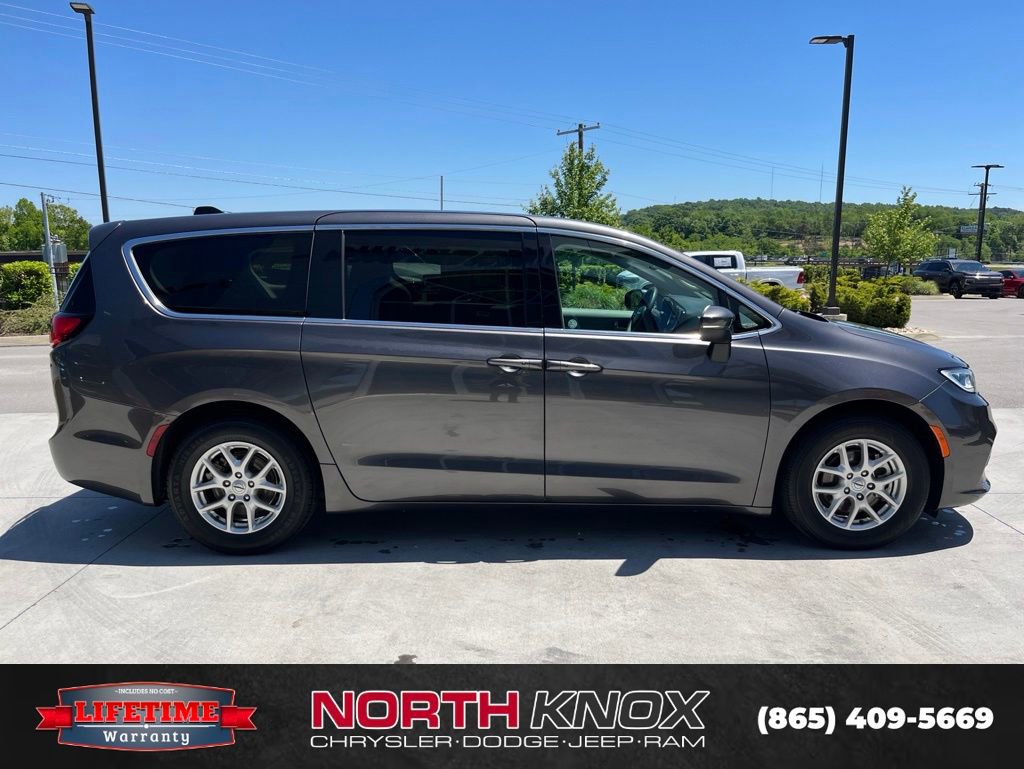 Used 2023 Chrysler Pacifica Touring-L FWD image 20