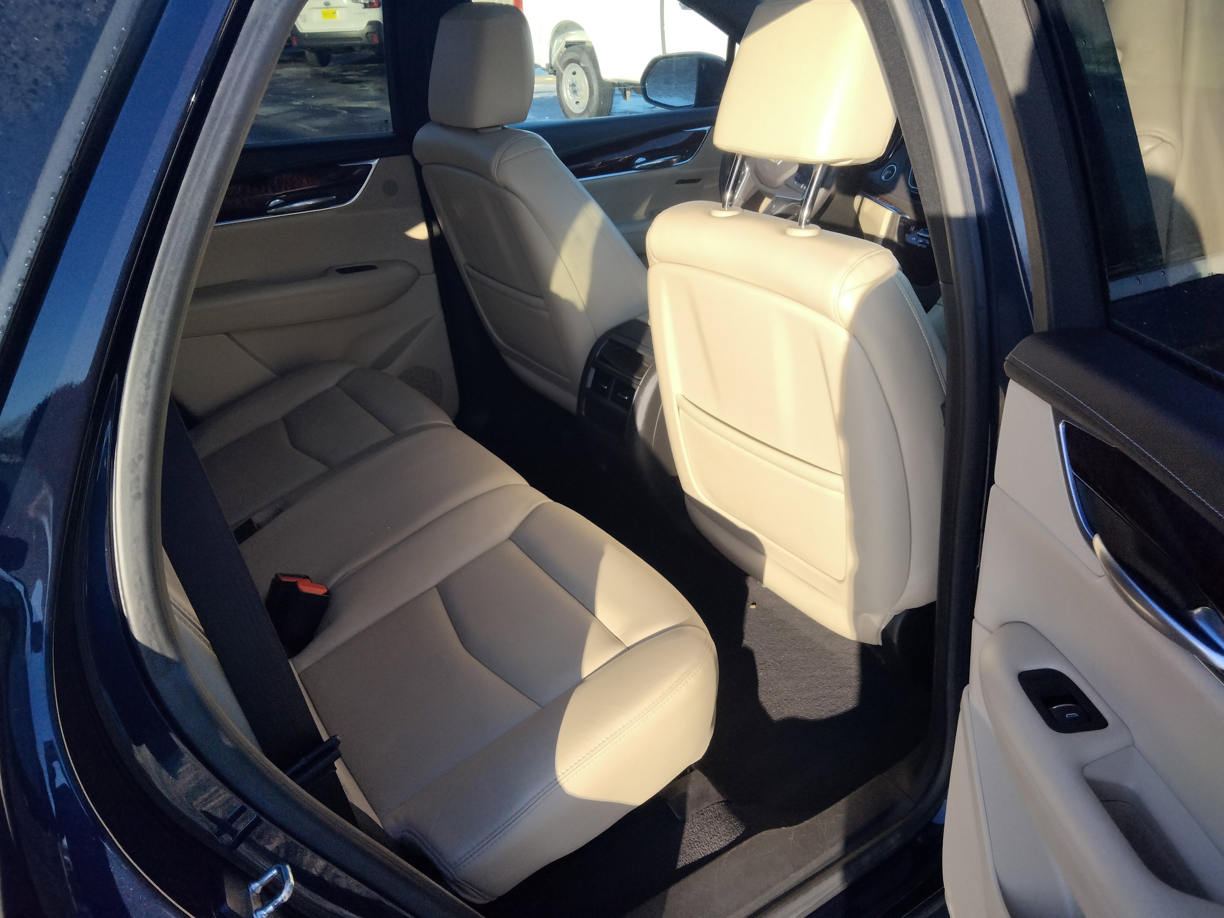 Used 2017 Cadillac XT5 Luxury w/ Driver Awareness Package image 12