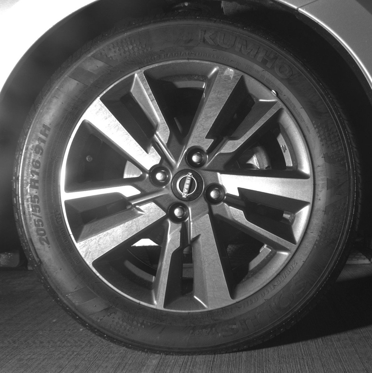 Used 2025 Nissan Versa SV FWD image 13