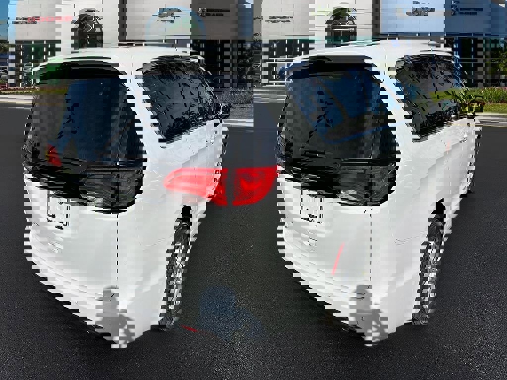 New 2026 Chrysler Voyager LX image 9