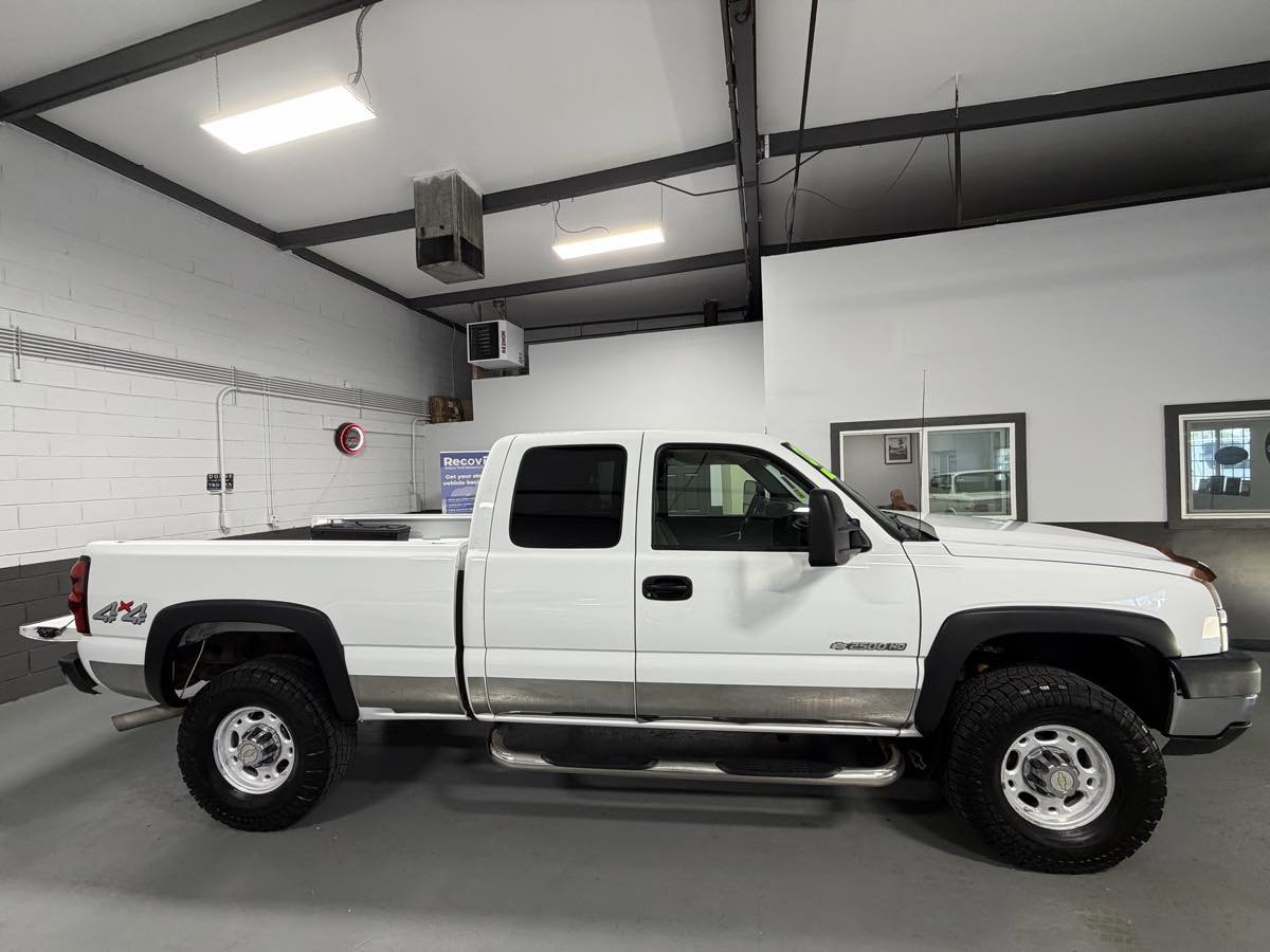 Used 2006 Chevrolet Silverado 2500 LS w/ Skid Plate Package AWD/4WD image 5
