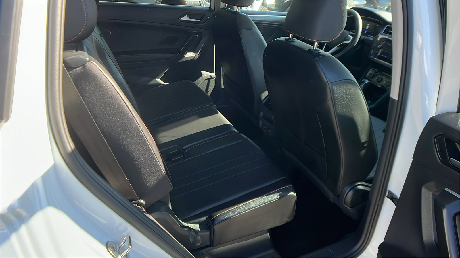 Used 2024 Volkswagen Tiguan SE image 21