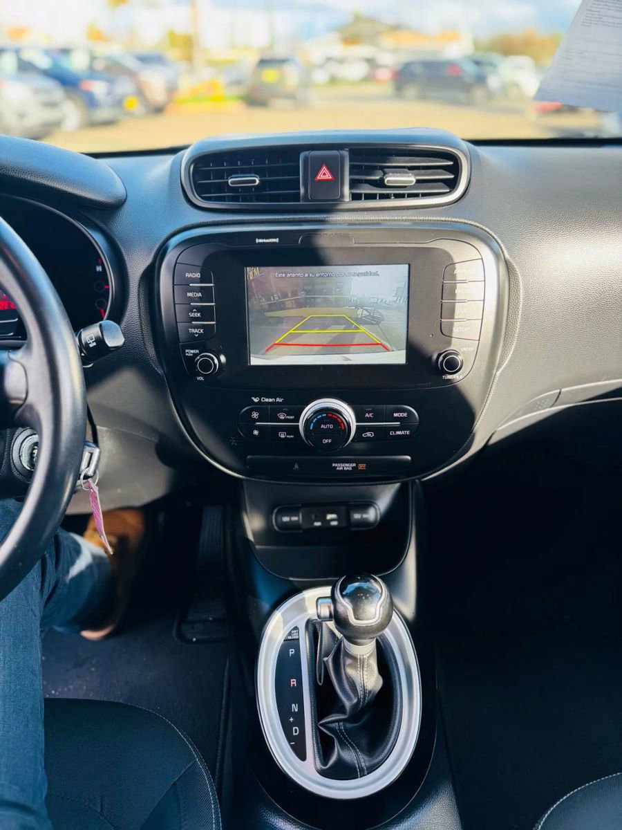 Used 2018 Kia Soul + image 15