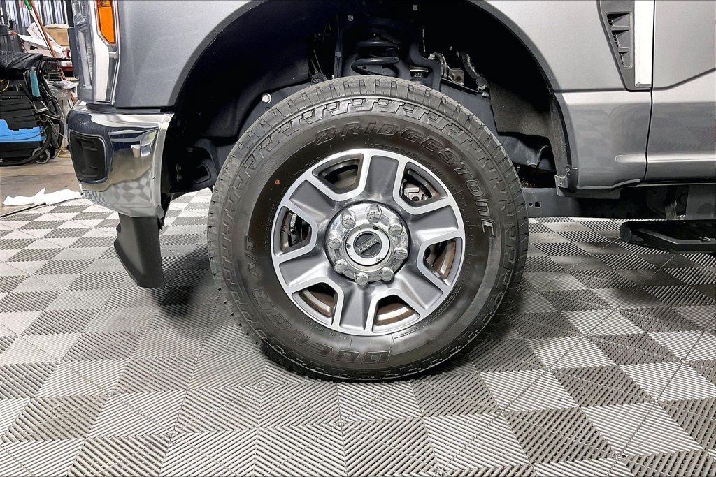 Used 2025 Ford F350 4x4 Regular Cab Super Duty image 10