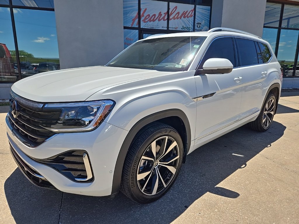 Used 2024 Volkswagen Atlas SEL Premium R-Line AWD/4WD image 2