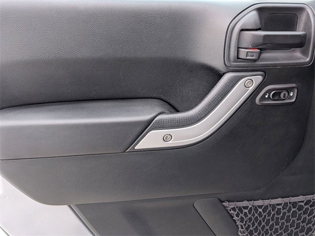 Used 2018 Jeep Wrangler Unlimited Sahara w/ Connectivity Group image 14