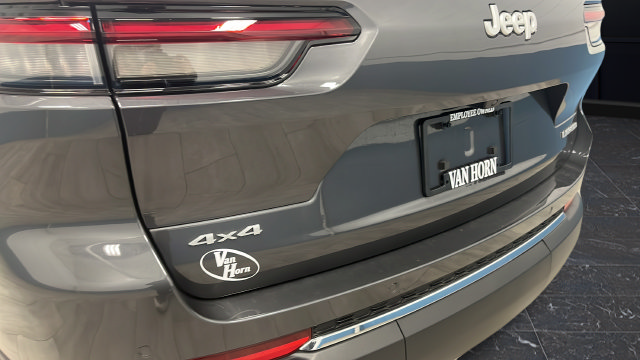 Certified 2025 Jeep Grand Cherokee L Laredo AWD/4WD image 40