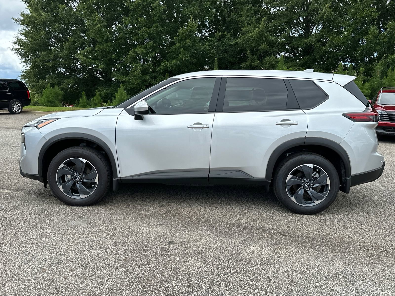 New 2025 Nissan Rogue SV image 9