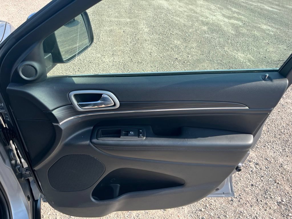 Used 2021 Jeep Grand Cherokee Limited AWD/4WD image 35