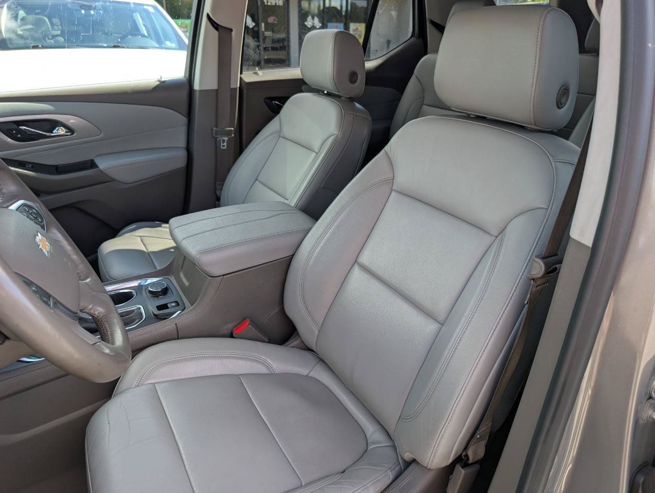 Used 2018 Chevrolet Traverse LT FWD image 16