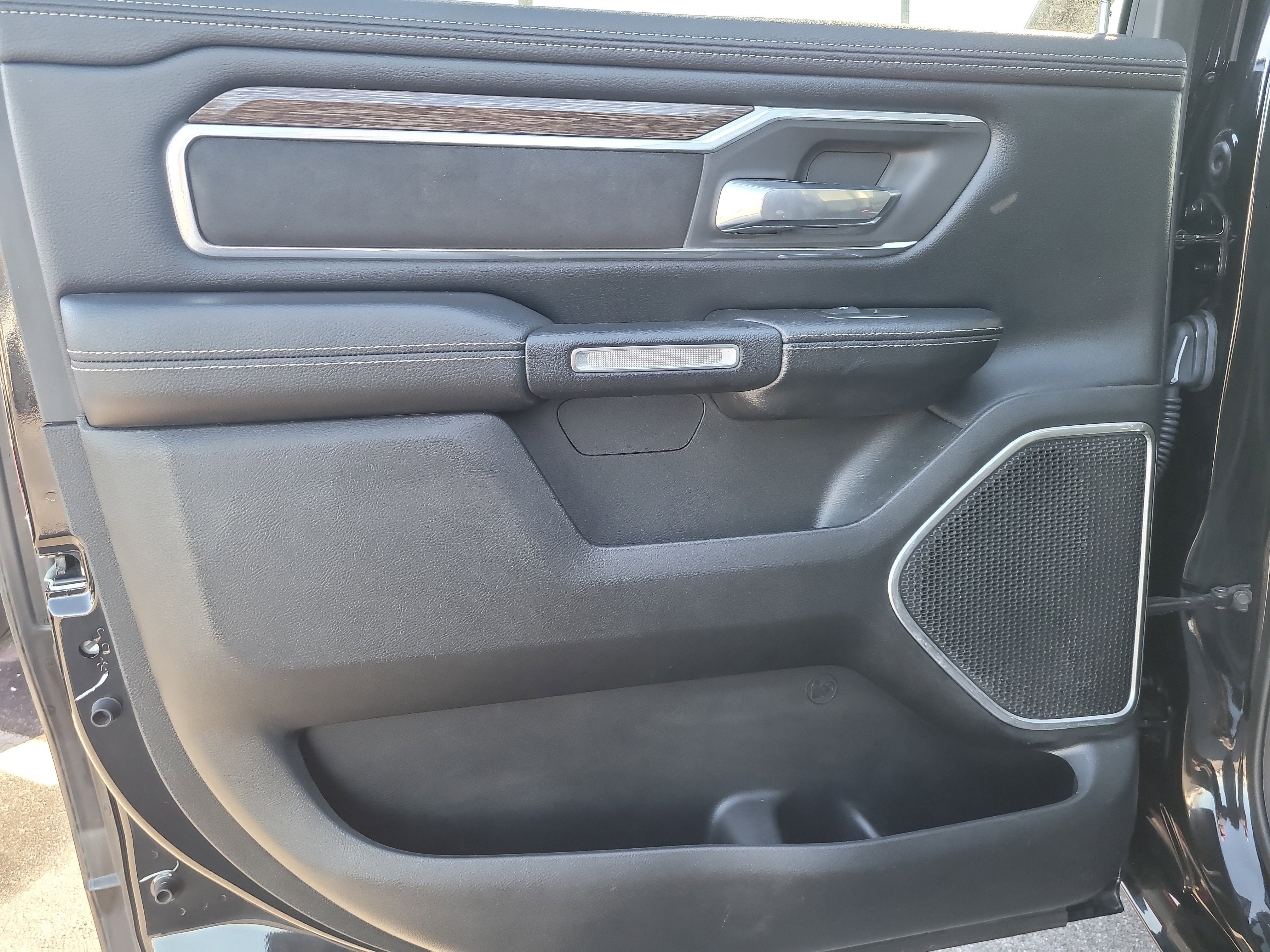 Used 2019 RAM 1500 Laramie image 11