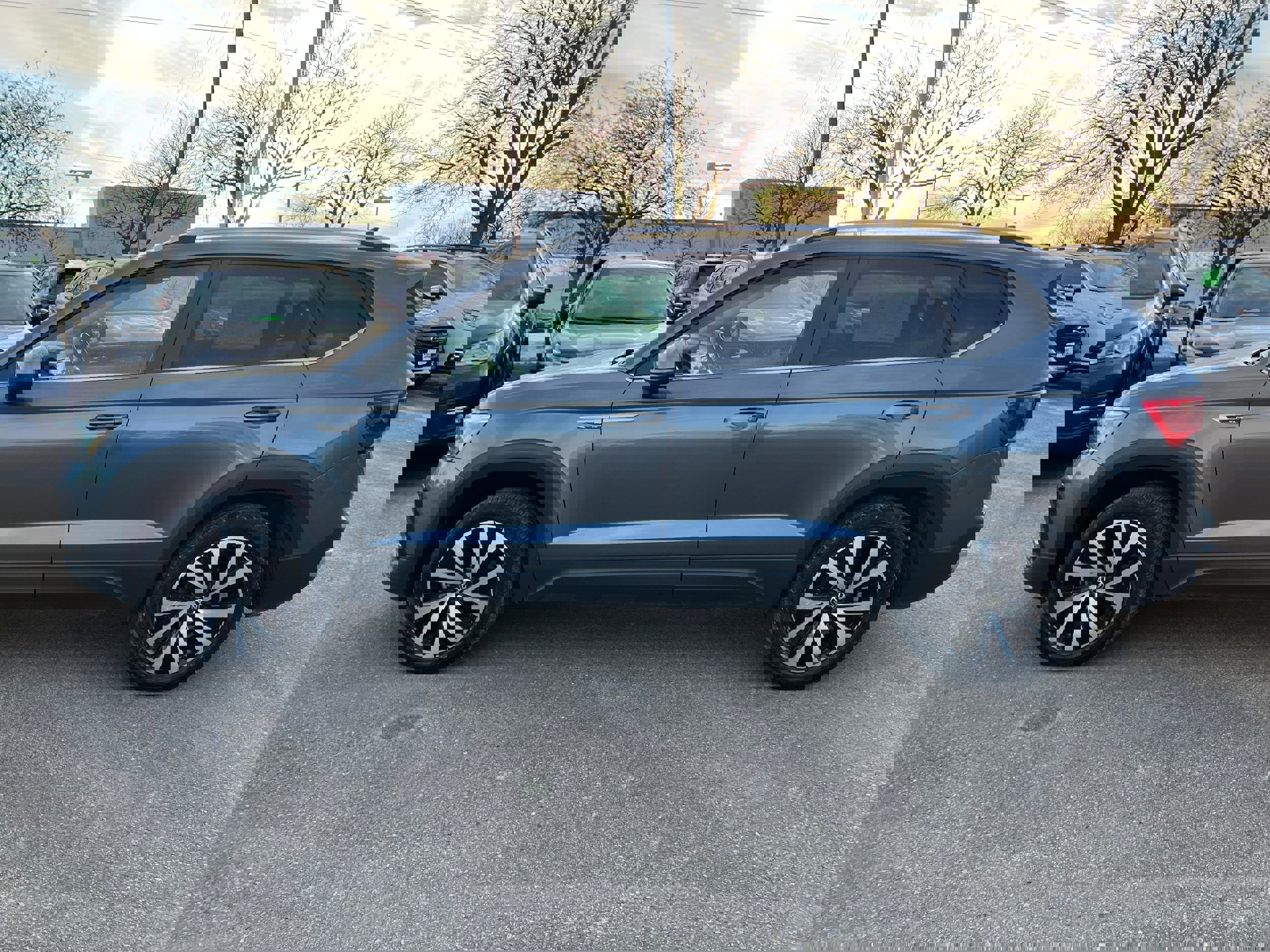 Used 2022 Volkswagen Taos SE image 4