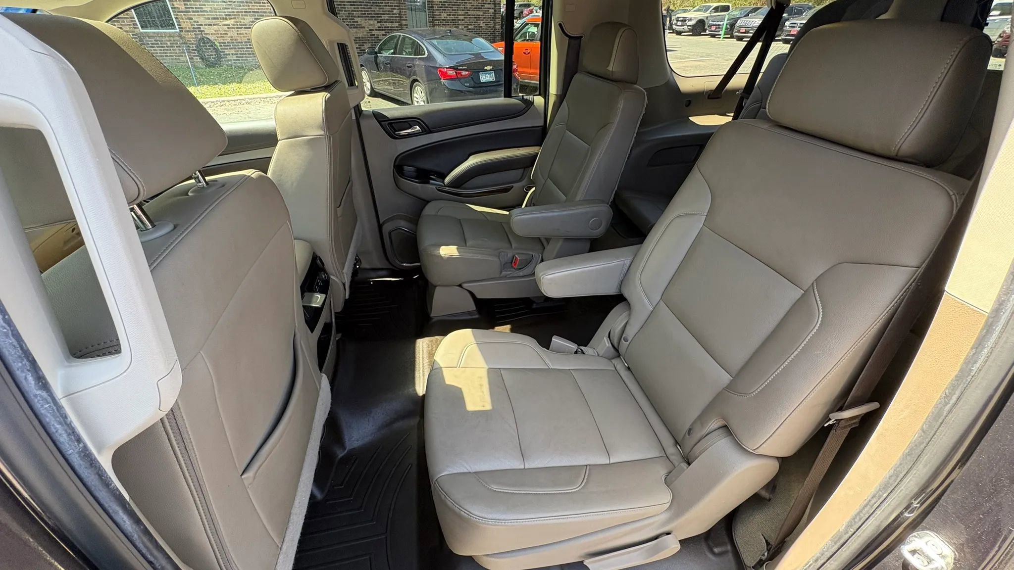 Used 2018 Chevrolet Suburban LT w/ LT Signature Package AWD/4WD image 23