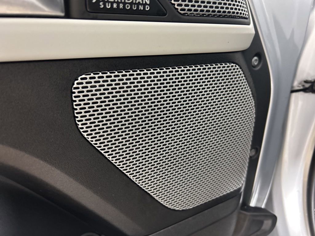 Used 2023 Land Rover Defender 130 SE image 18