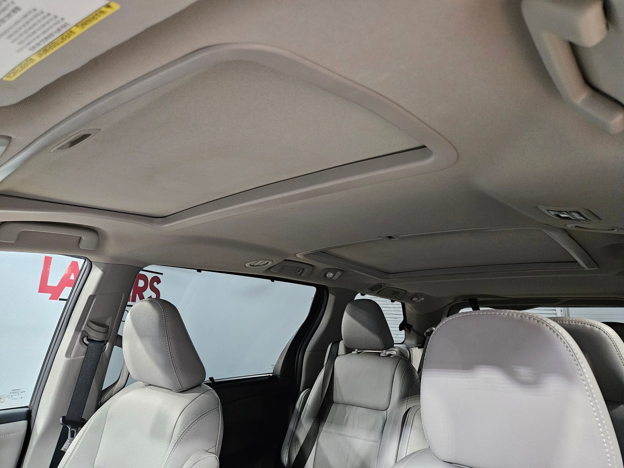 Used 2018 Toyota Sienna Limited image 26
