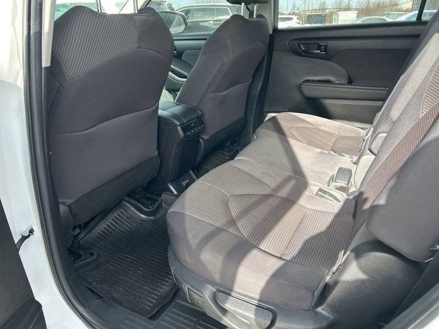 Used 2022 Toyota Highlander L image 31