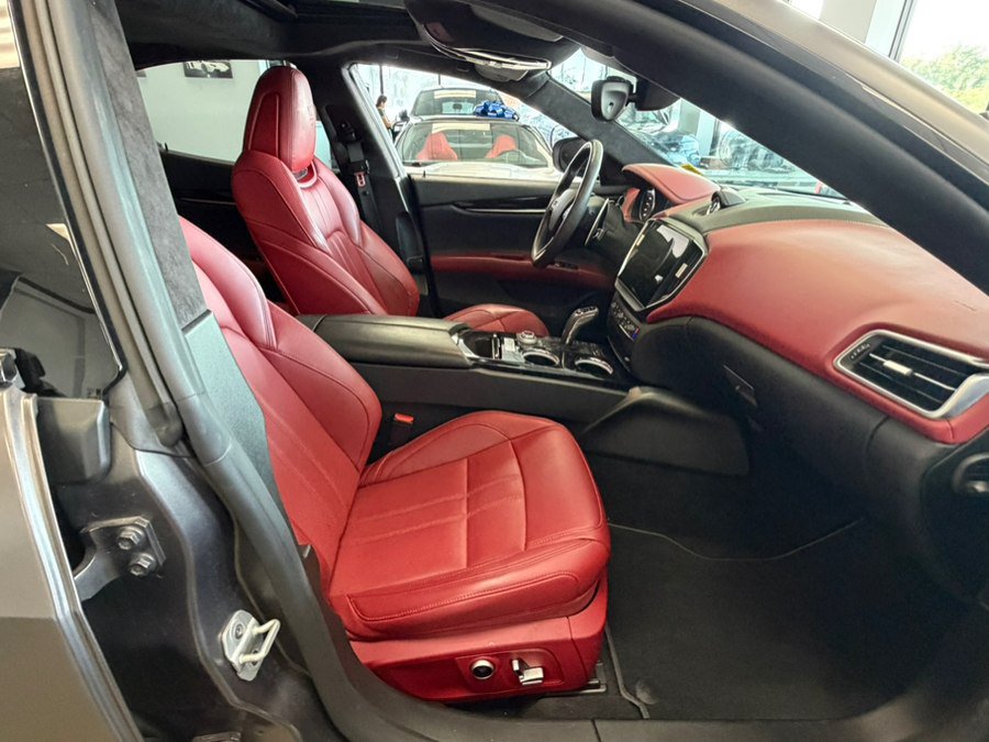 Used 2022 Maserati Ghibli Modena RWD image 37