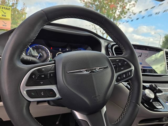Used 2024 Chrysler Pacifica Touring-L FWD image 22