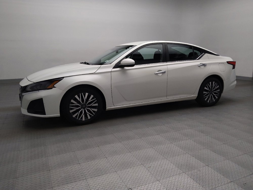 Used 2023 Nissan Altima 2.5 SV image 2