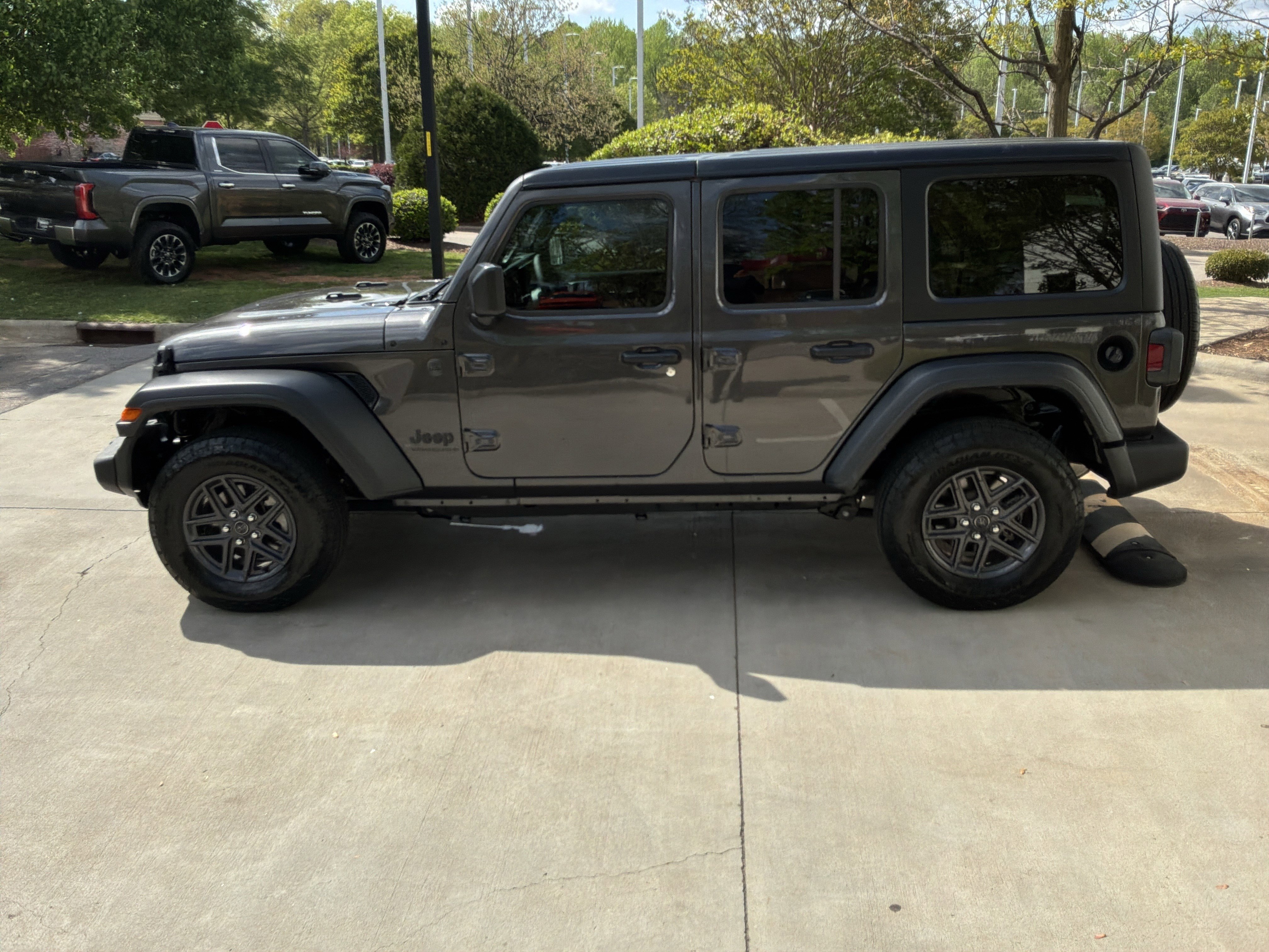 Used 2025 Jeep Wrangler Unlimited Sport AWD/4WD image 7