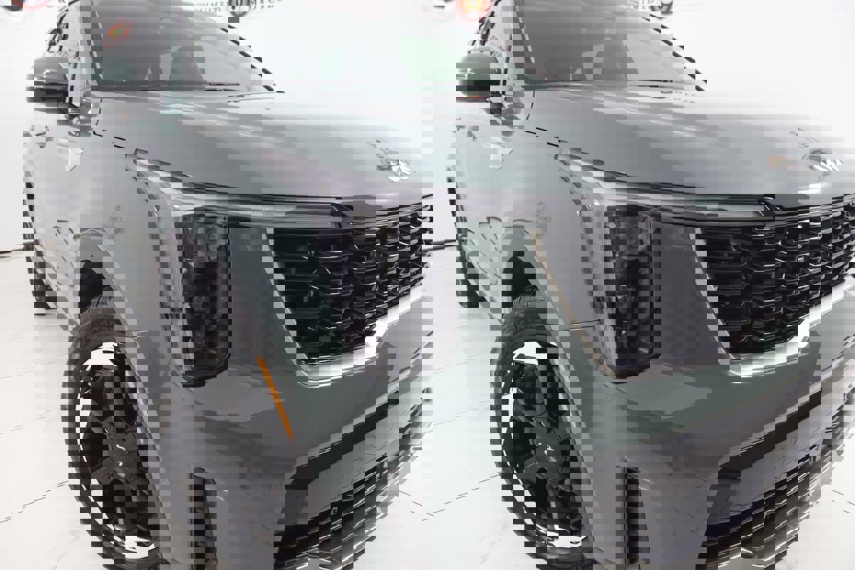 Used 2025 Kia Sorento EX image 18