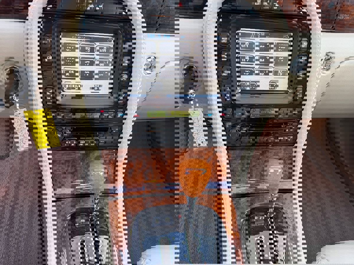 Used 2004 Jaguar XJ8 image 13