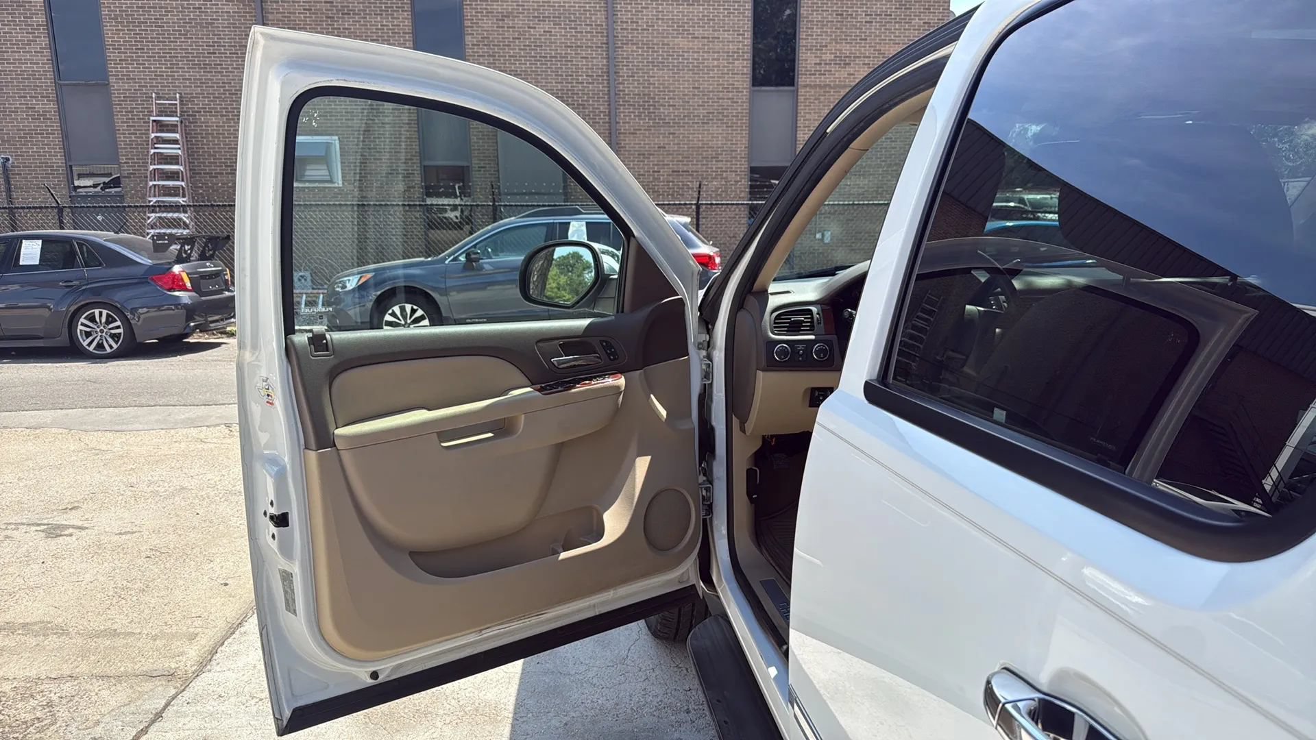 Used 2014 Chevrolet Suburban LTZ AWD/4WD image 16