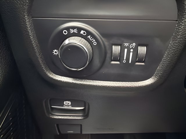 Used 2023 Jeep Grand Cherokee Altitude AWD/4WD image 8