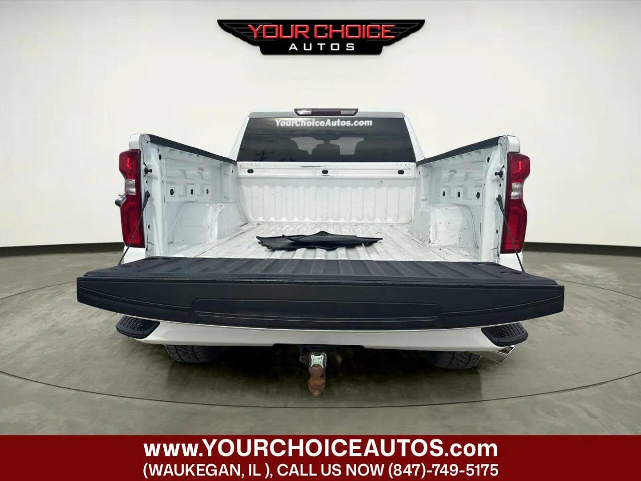 Used 2019 Chevrolet Silverado 1500 Custom w/ Custom Convenience Package AWD/4WD image 9