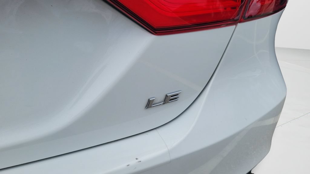 Used 2021 Toyota Camry LE w/ Convenience Package FWD image 11