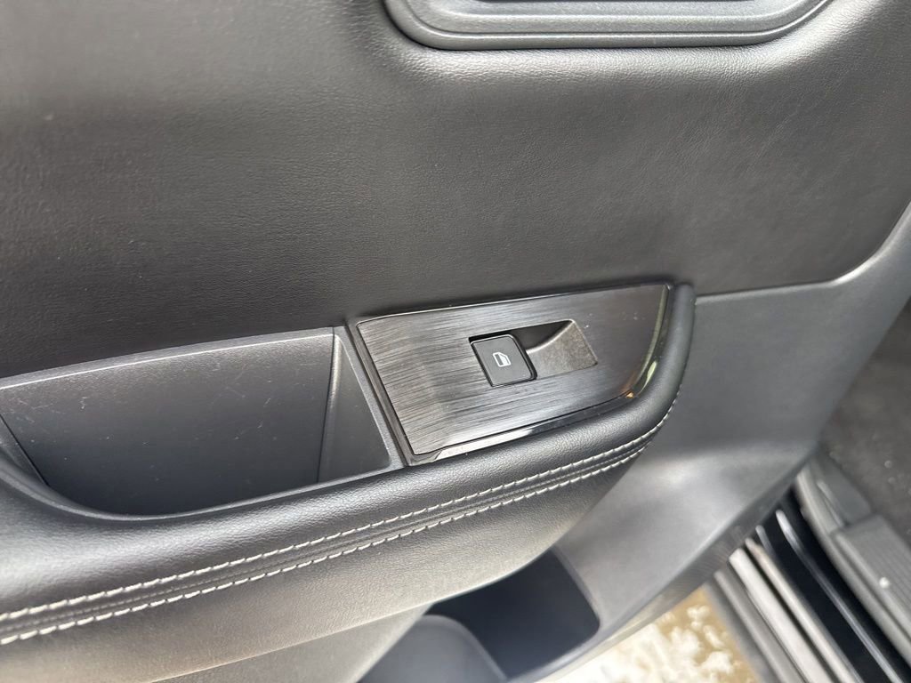 Used 2024 Nissan Rogue SV image 33