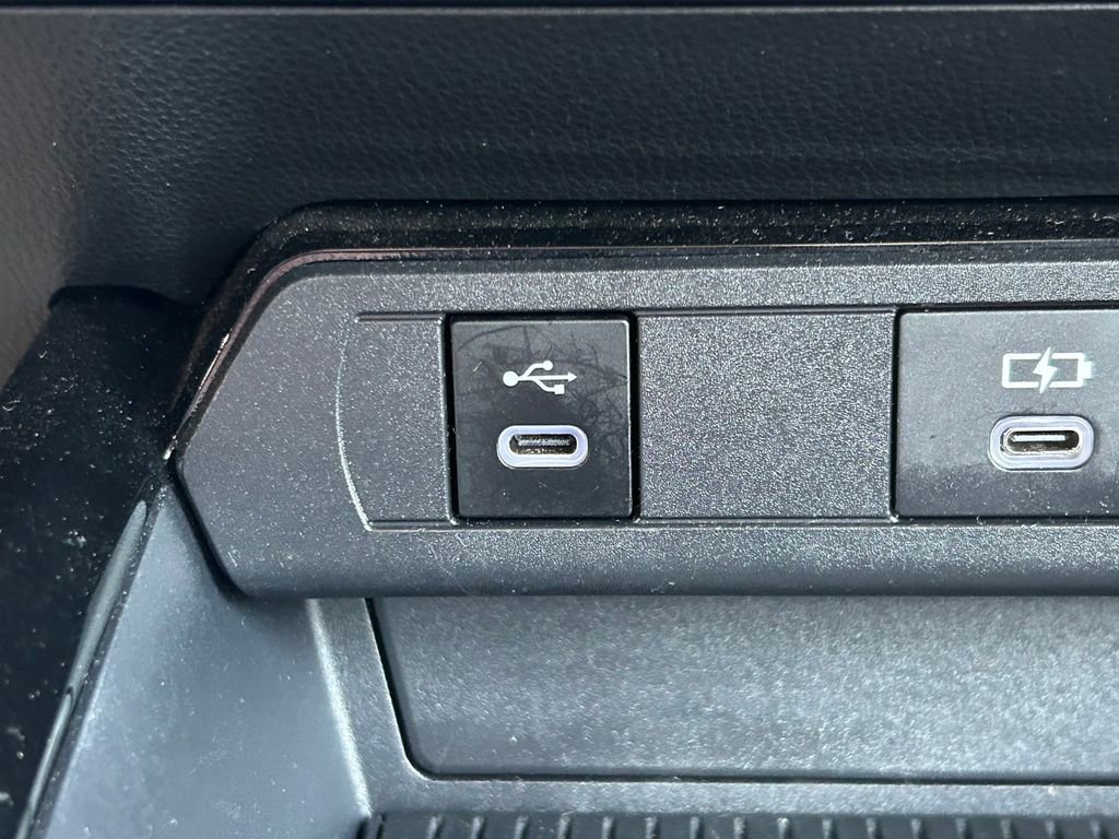Used 2025 Toyota Prius XLE FWD image 29