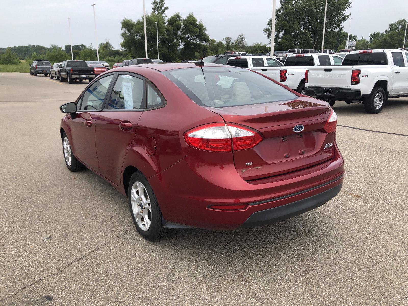 Used 2015 Ford Fiesta SE FWD image 3