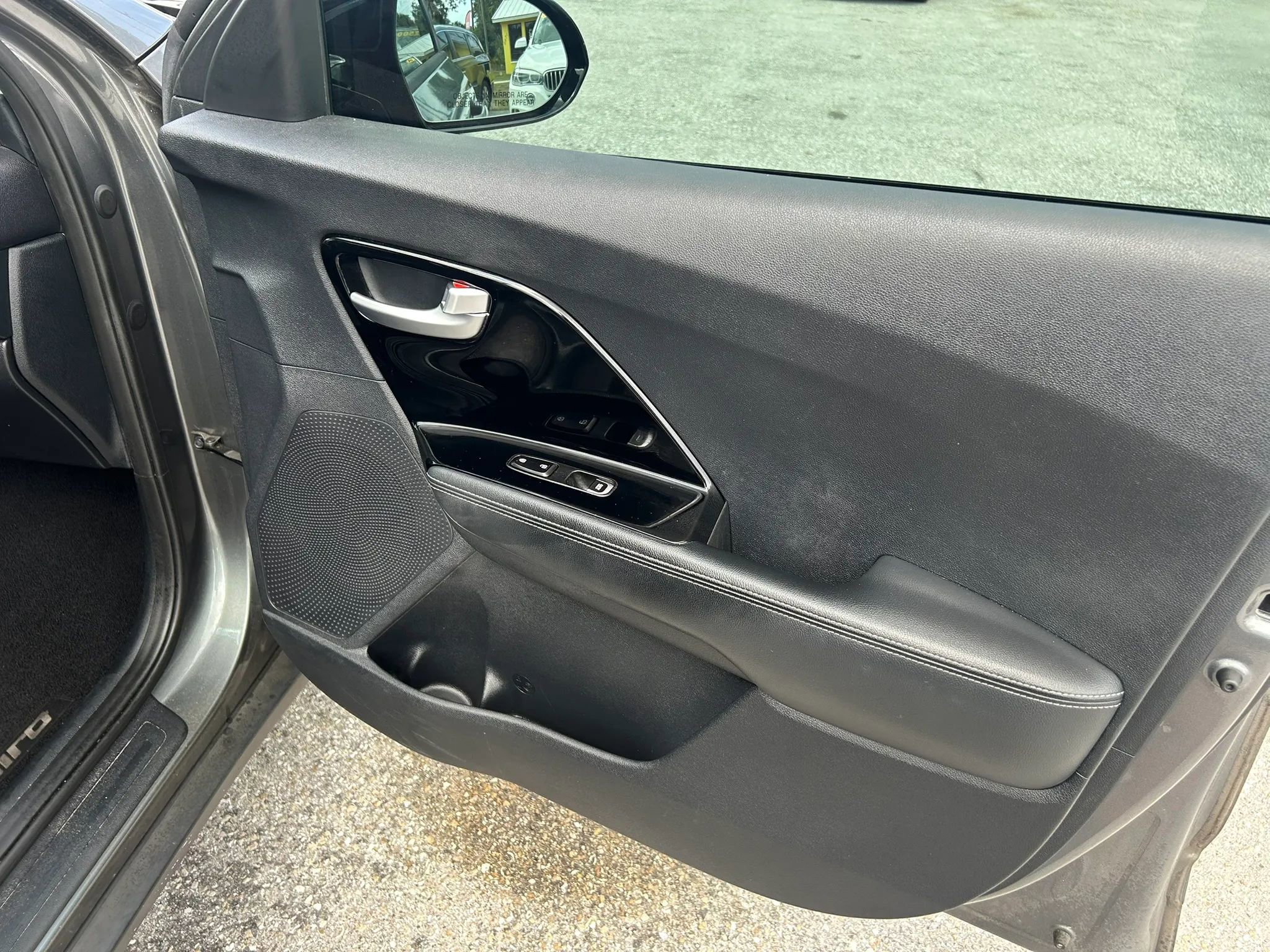 Used 2017 Kia Niro EX FWD image 14
