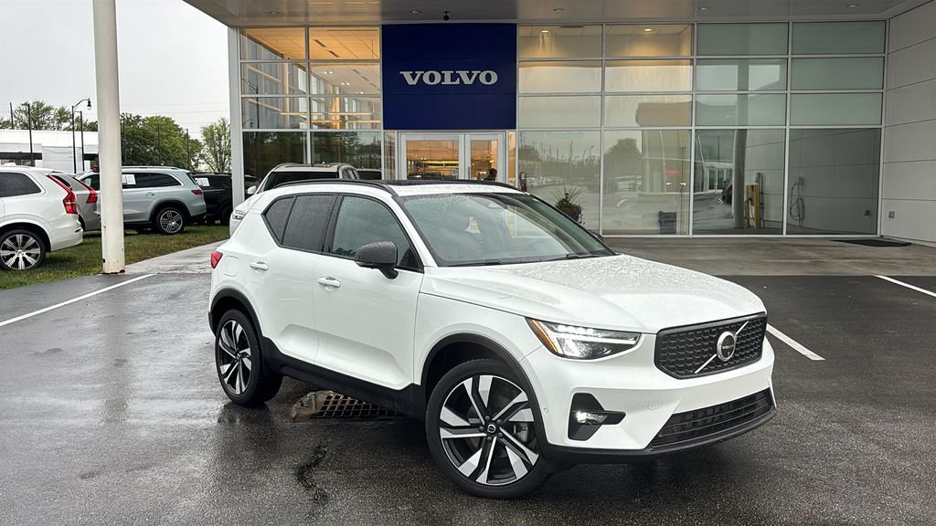 Certified 2024 Volvo XC40 B5 Plus w/ Protection Package Premier AWD/4WD image 2