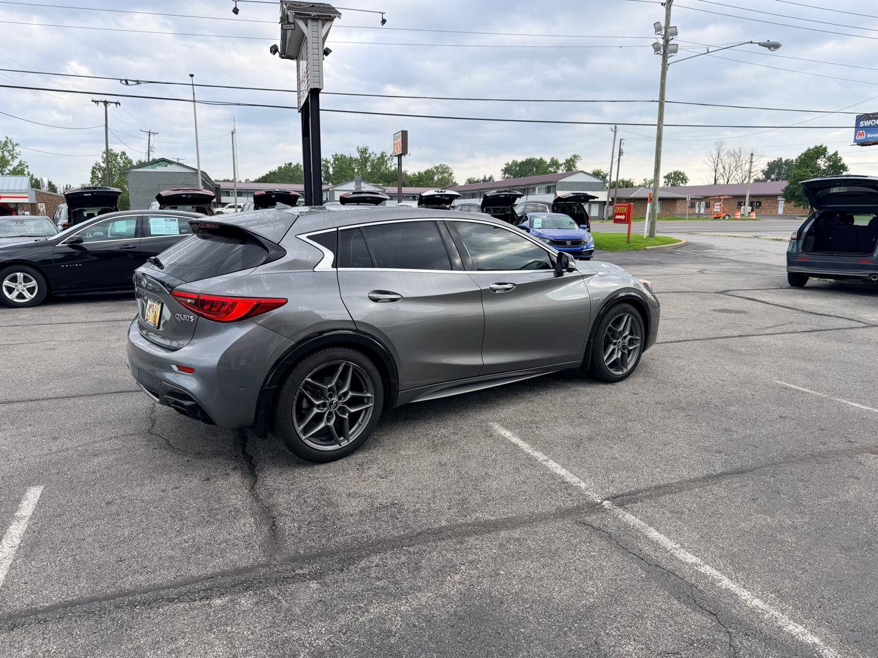 Used 2018 INFINITI QX30 Sport w/ Sport Leather Package FWD image 7