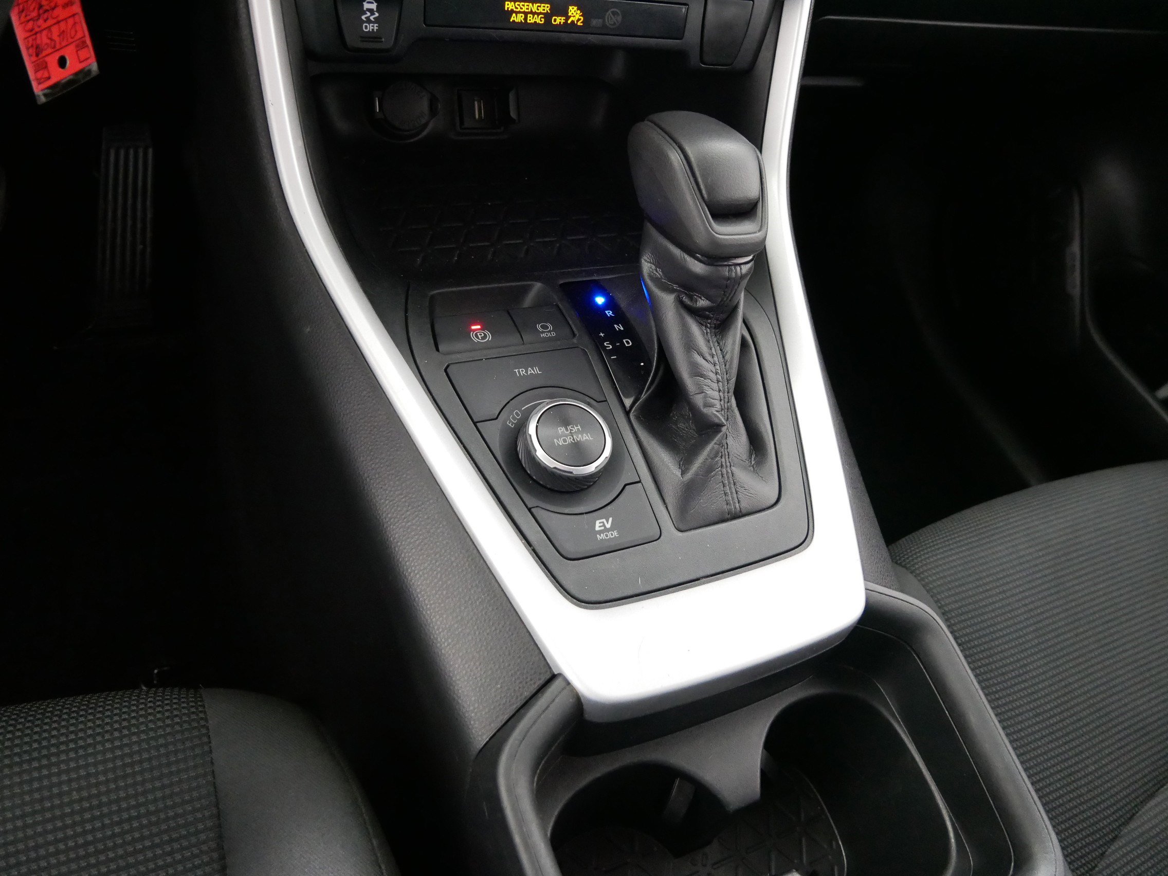 Used 2020 Toyota RAV4 LE image 24