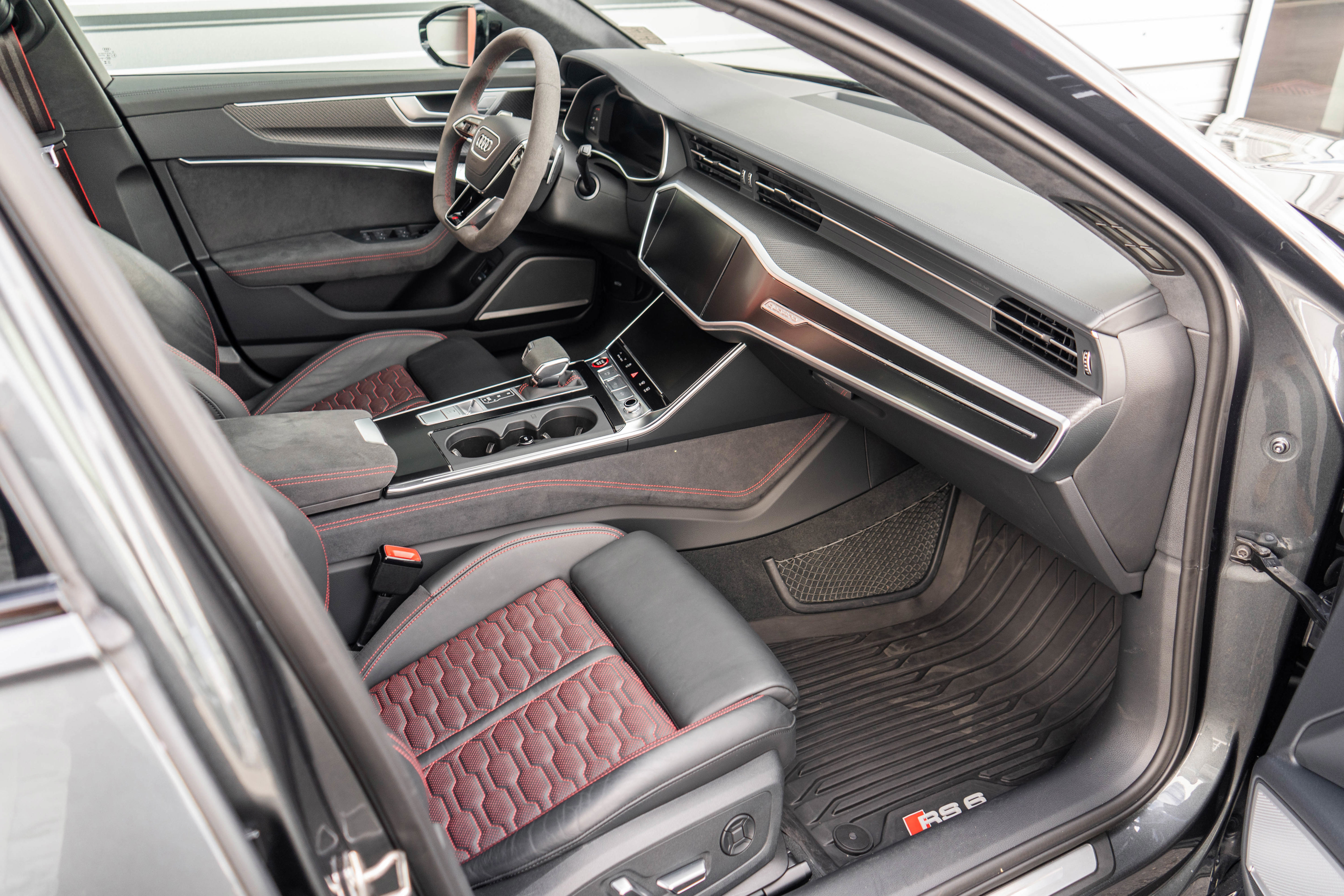 Used 2025 Audi RS 6 performance image 28