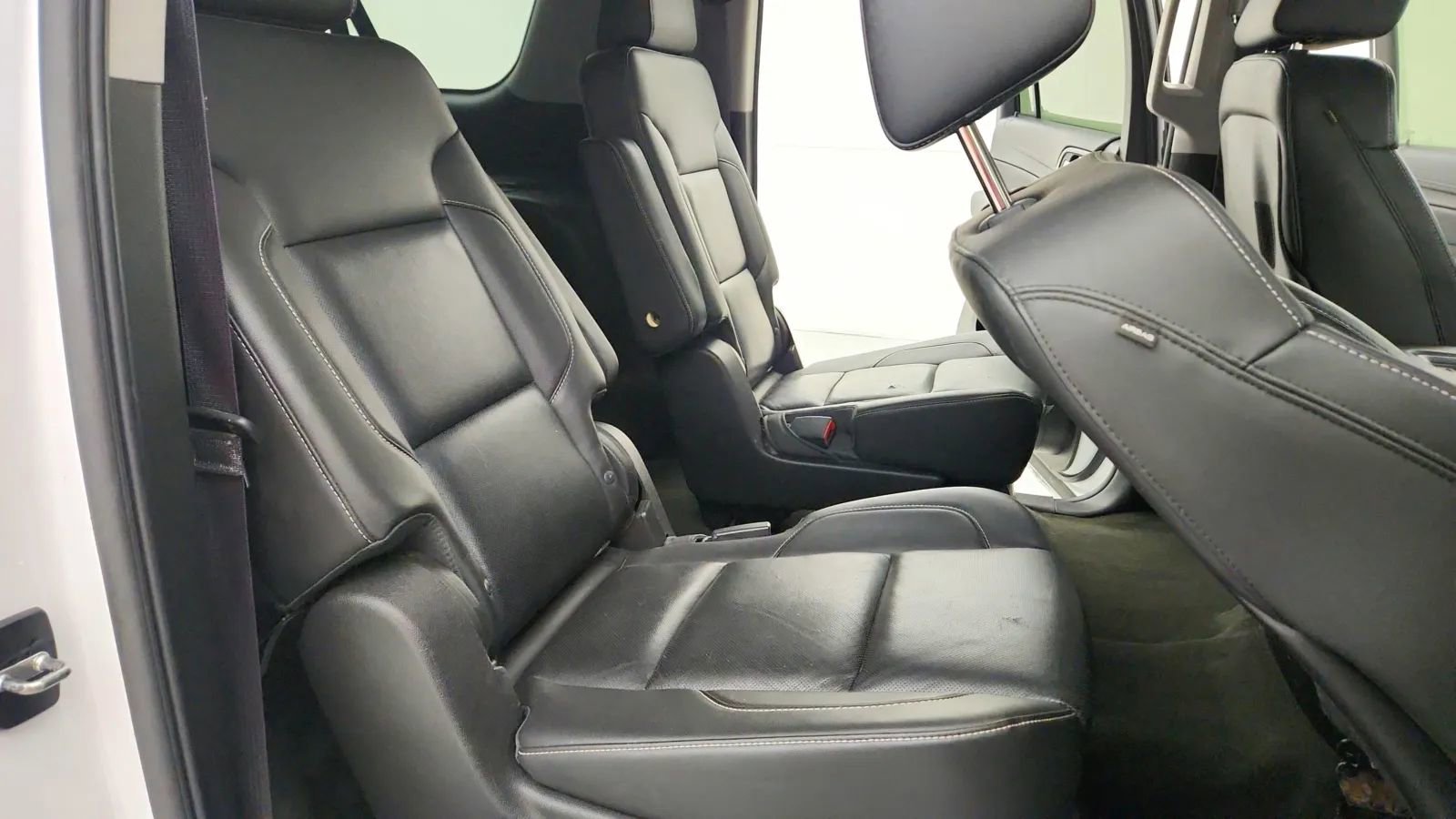 Used 2015 Chevrolet Suburban LTZ image 30