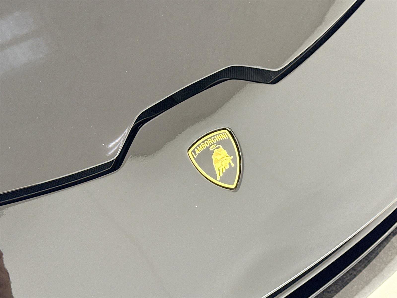 Used 2018 Lamborghini Huracan Performante AWD/4WD image 35
