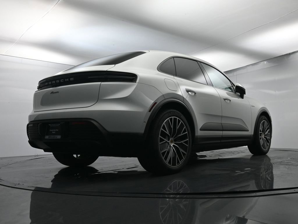 Certified 2025 Porsche Macan Electric image 50