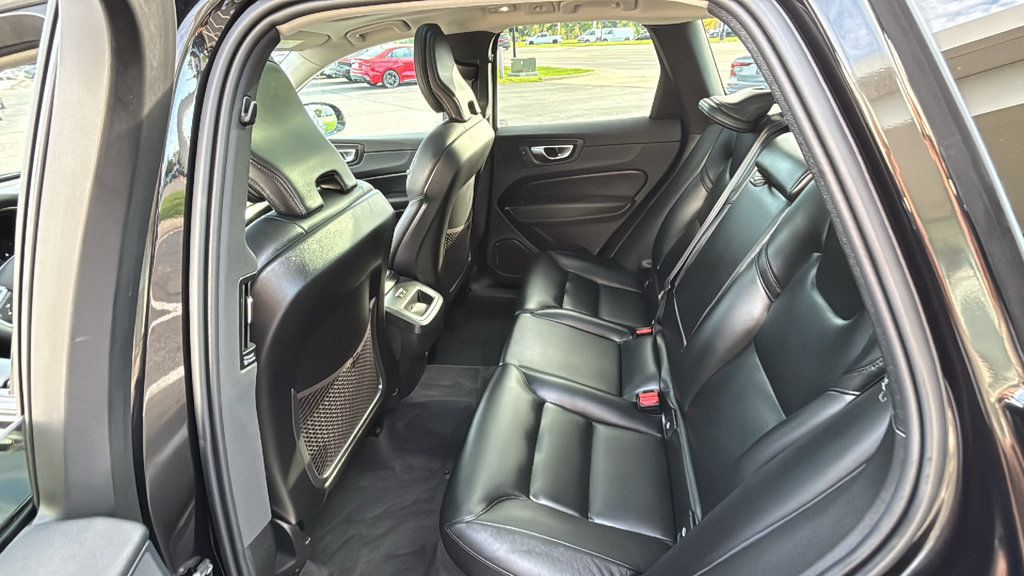 Certified 2024 Volvo XC60 B5 Core w/ Climate Package AWD/4WD image 10