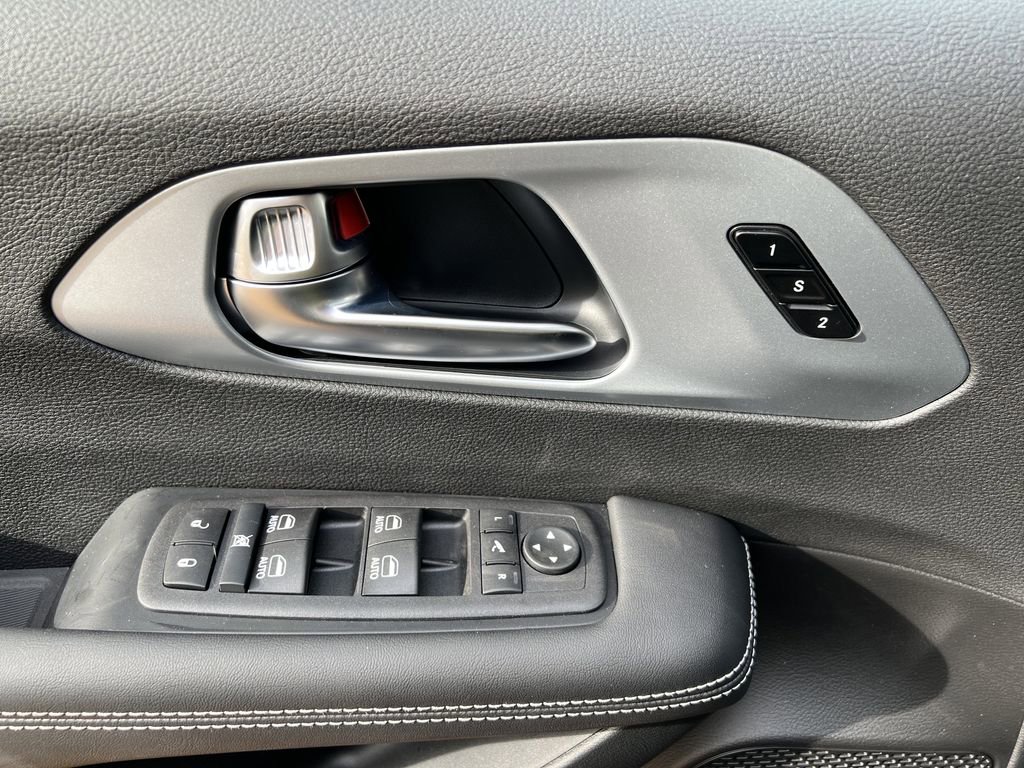 New 2026 Chrysler Pacifica Limited w/ Trailer Tow Group image 14