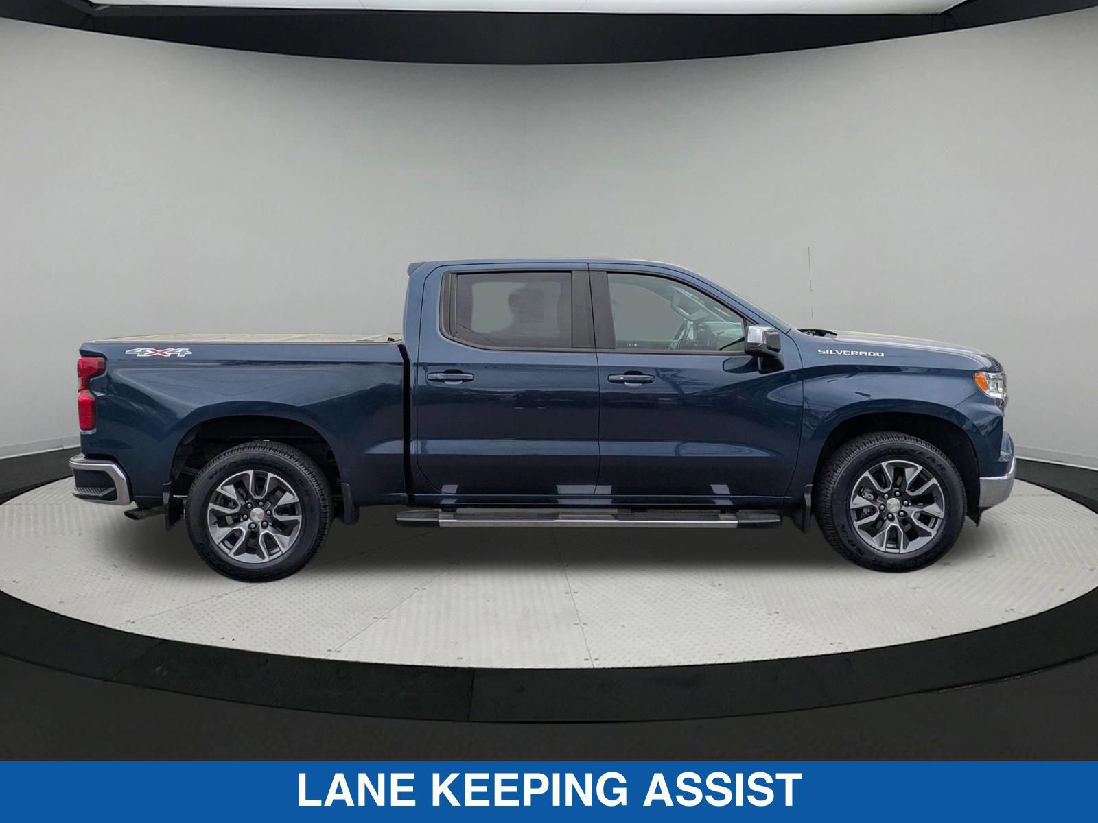 Used 2023 Chevrolet Silverado 1500 LT AWD/4WD image 2