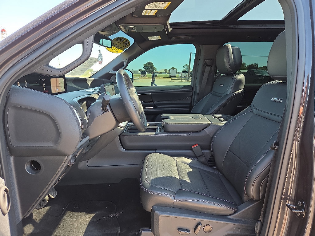 Used 2026 Ford Expedition Platinum w/ Stealth Appearance Package AWD/4WD image 24