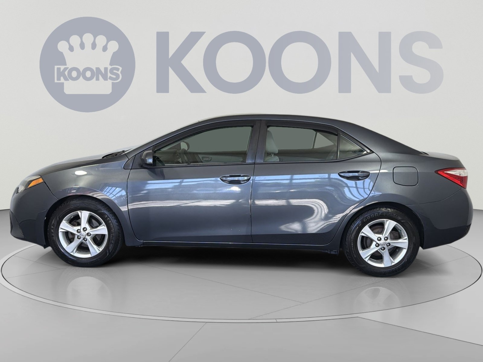 Used 2015 Toyota Corolla LE FWD image 2