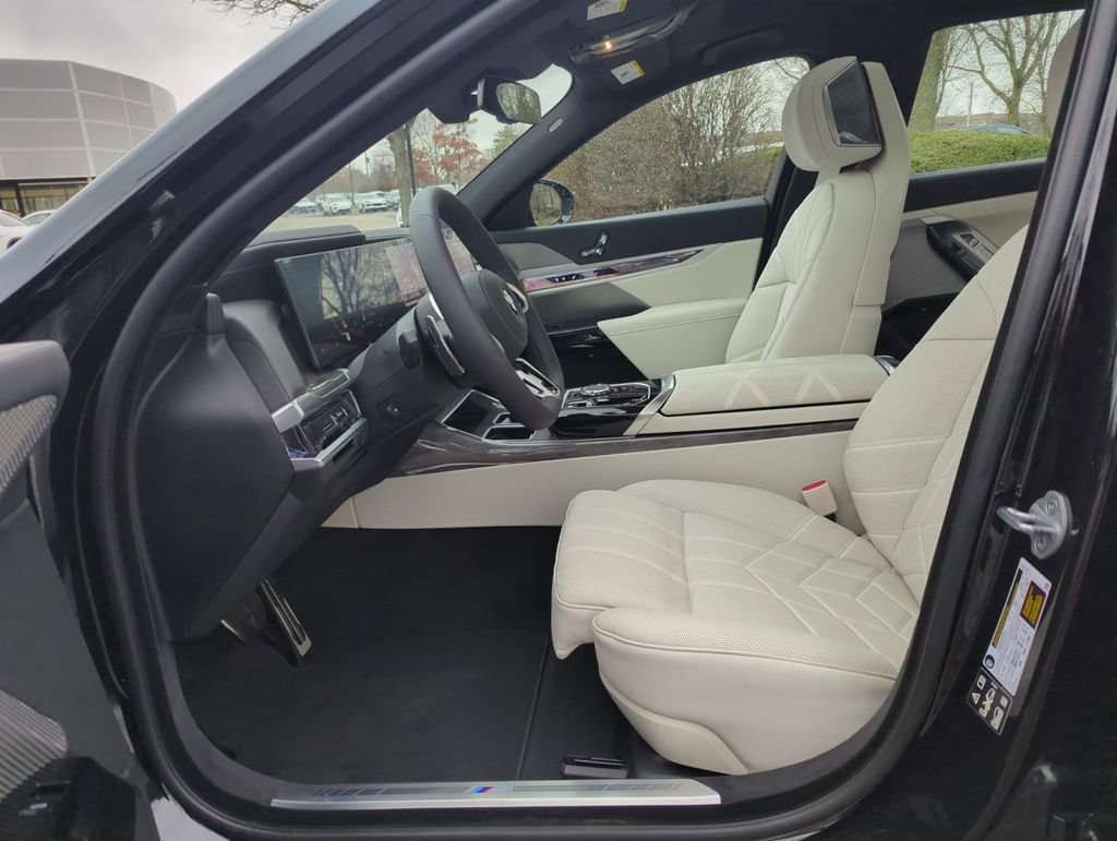 New 2025 BMW 760i xDrive w/ Executive Package image 22