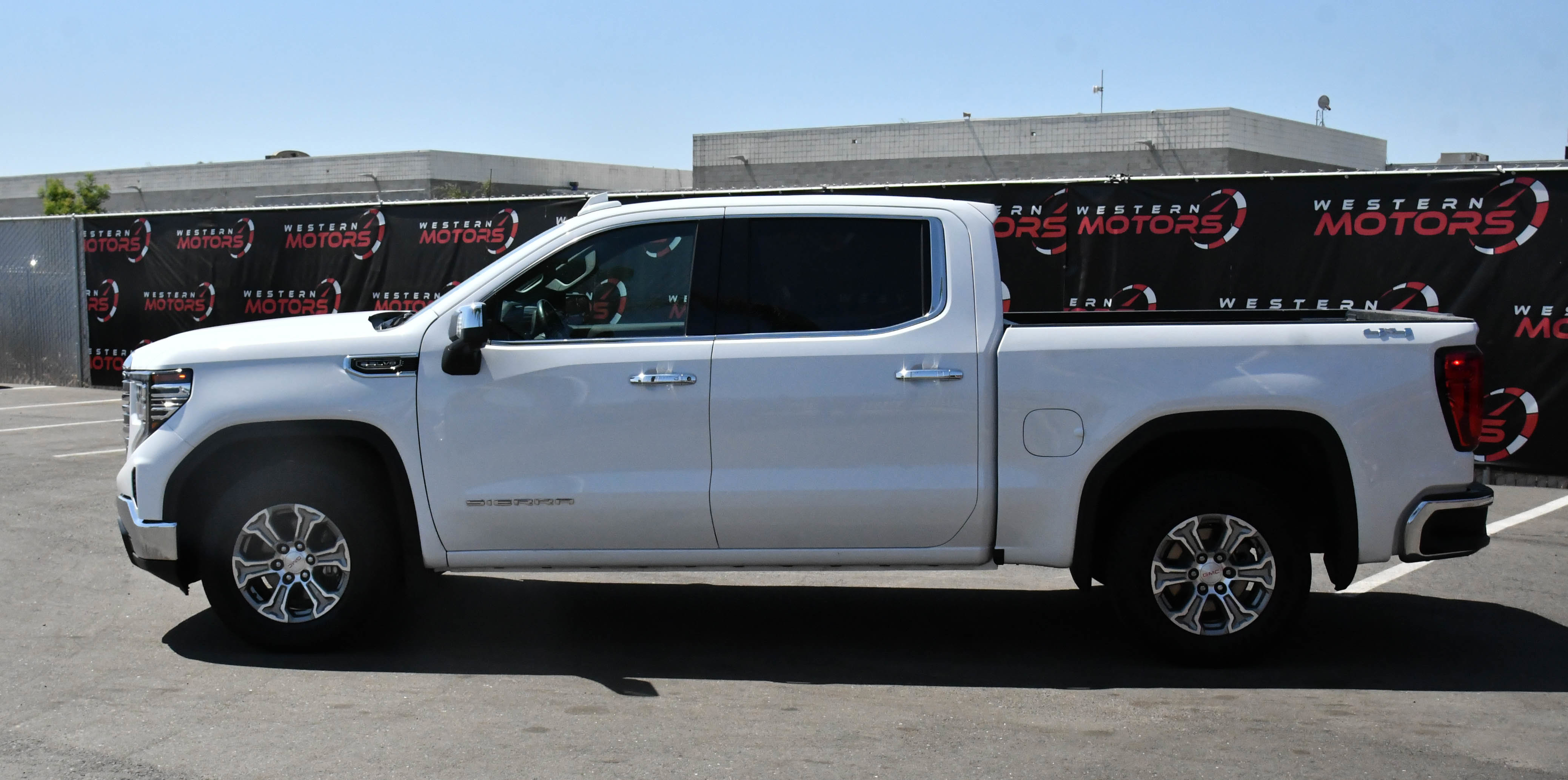 Used 2024 GMC Sierra 1500 SLT image 4