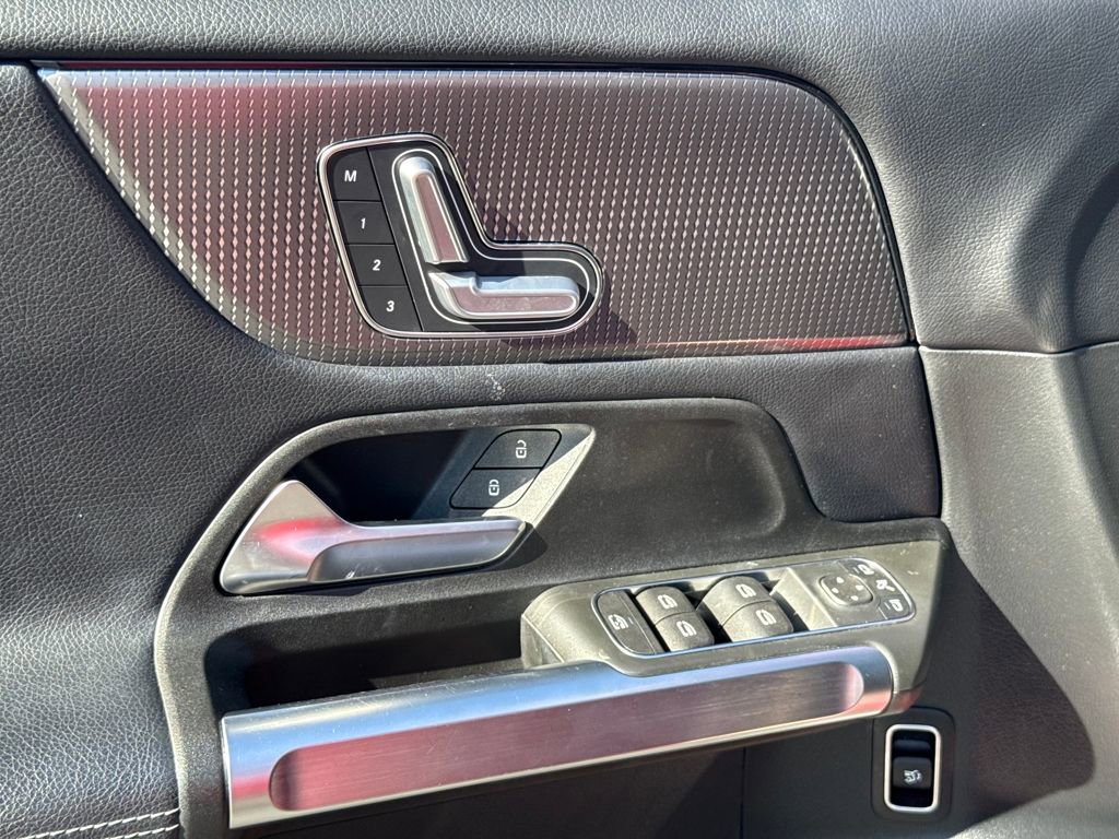 Used 2021 Mercedes-Benz GLB 250 4MATIC image 22